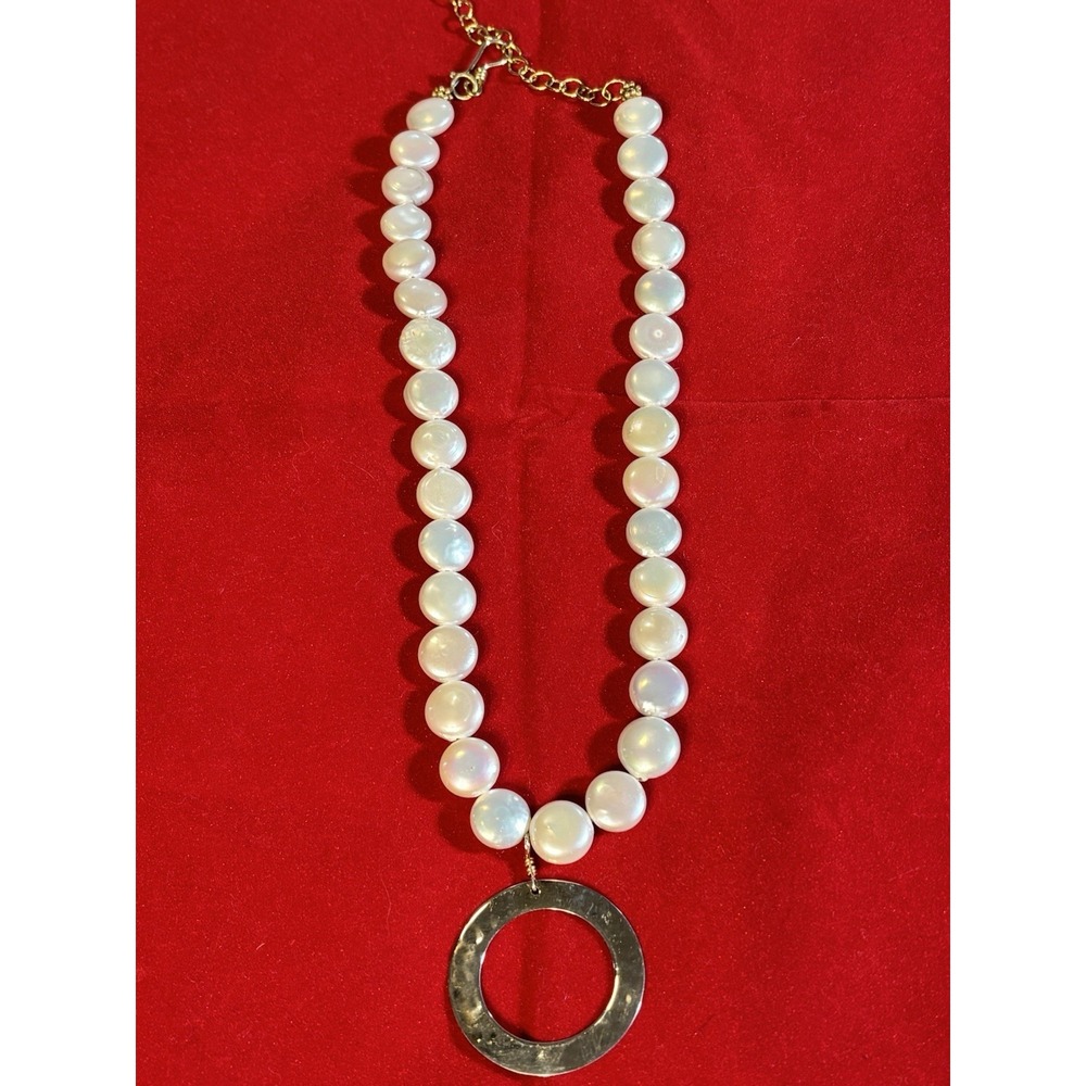 Beautiful Genuine Molly Beads Pearl Necklace With .925 Pendant. 18 inches